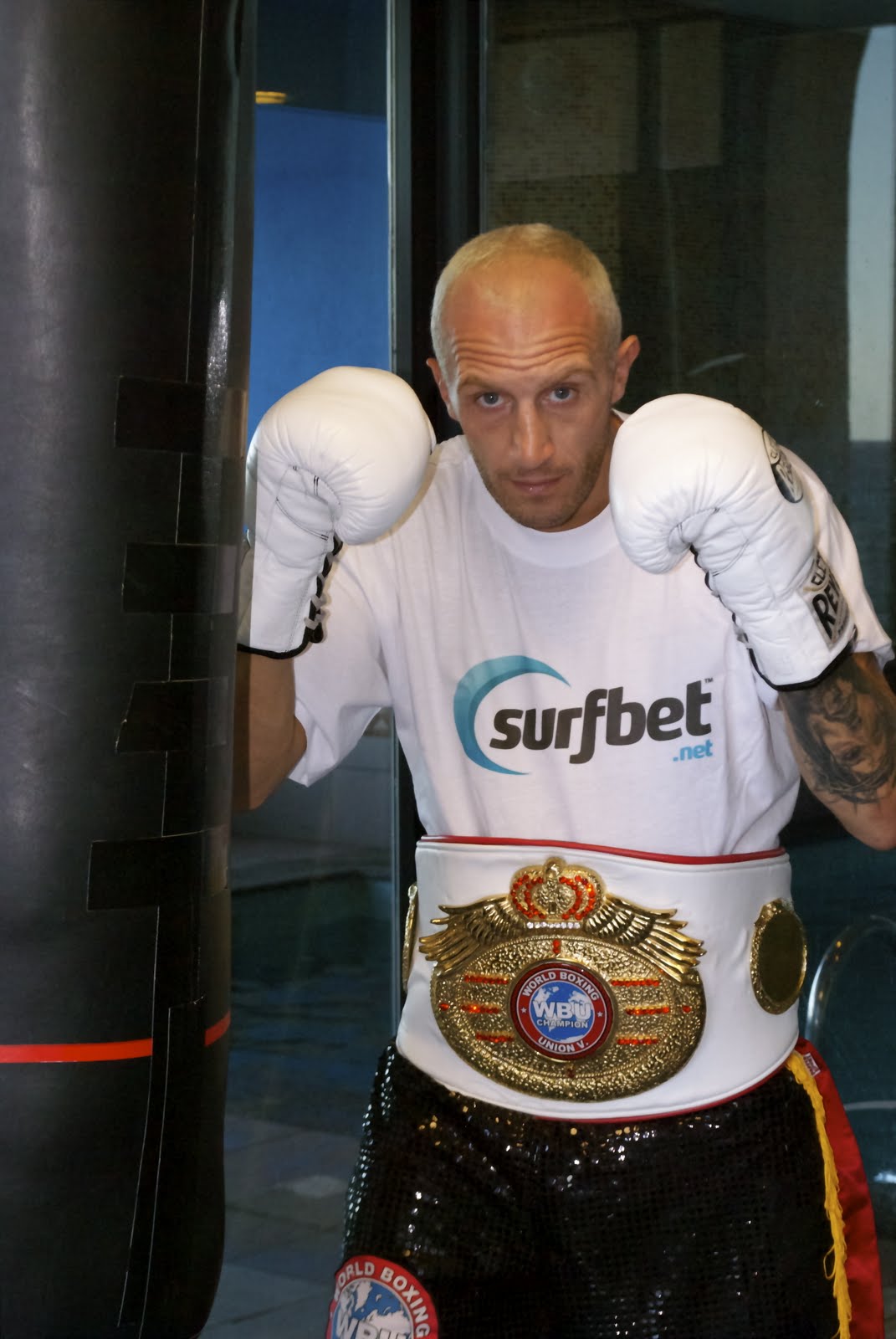 Surfbetgroup sponsors WBU super-middleweight champion "Super" Scott Dixon